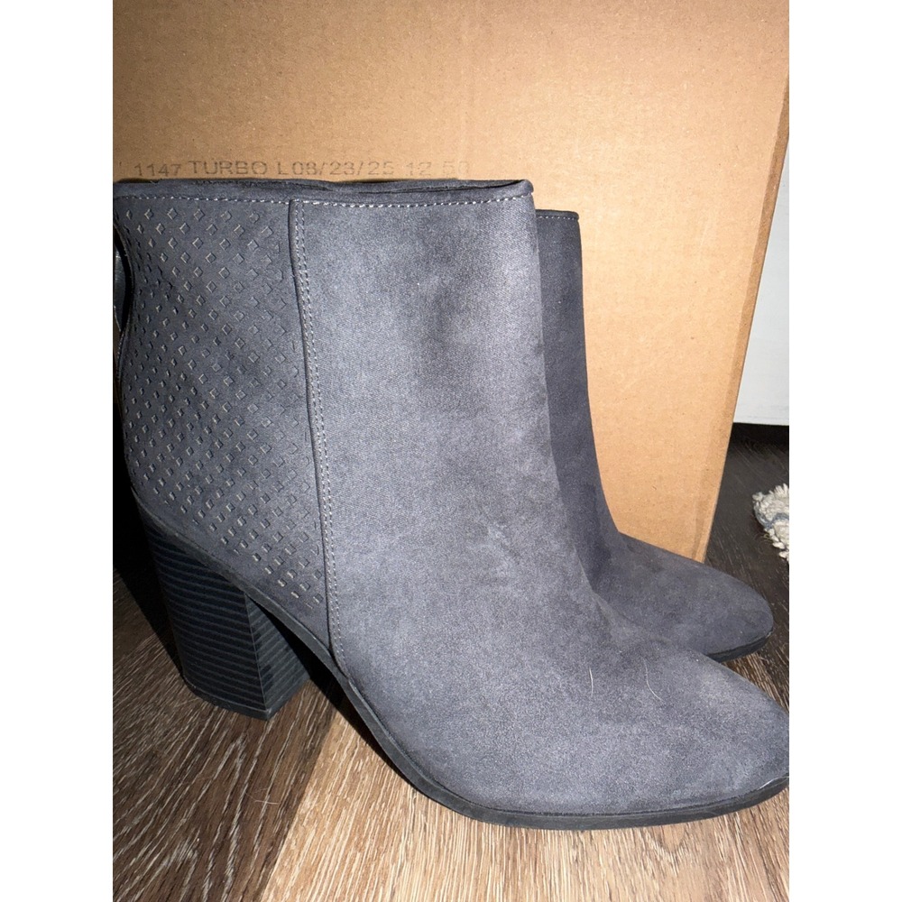 American Eagle Womens Gray Faux Suede Perforated Block Heel Ankle Boots Size 10‎